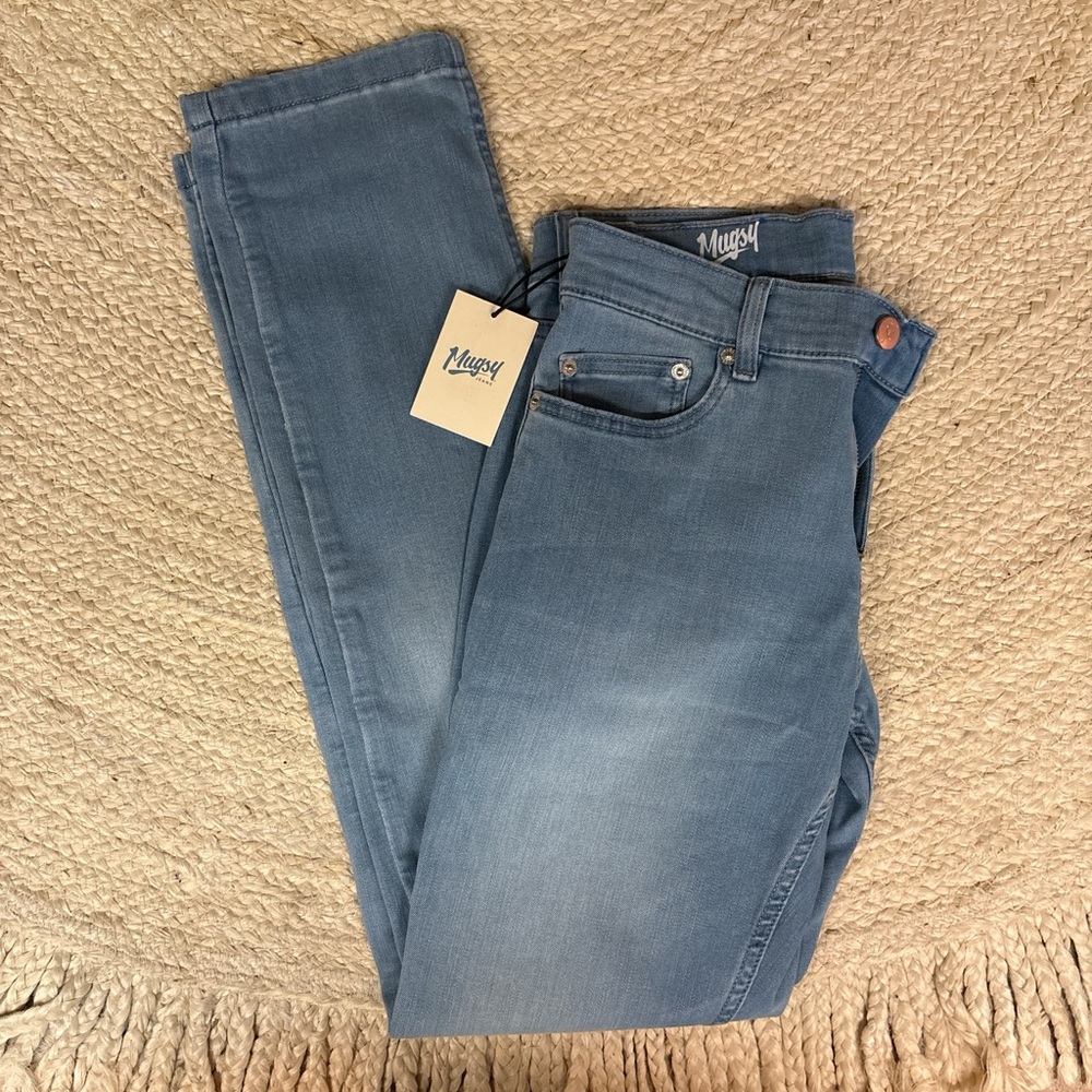 BRAND NEW men’s mugsy jeans.